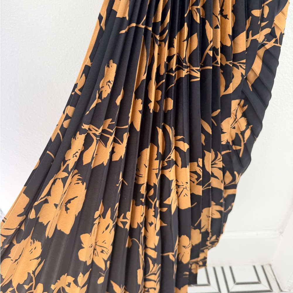 Vici Black One-Shoulder Dress with Gold Floral Motif XS - Picture 9 of 10
